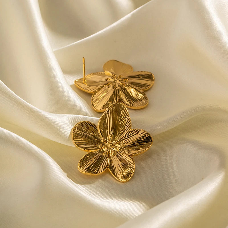 Fleur d’Or – Boucles d’Oreilles Sculpturales