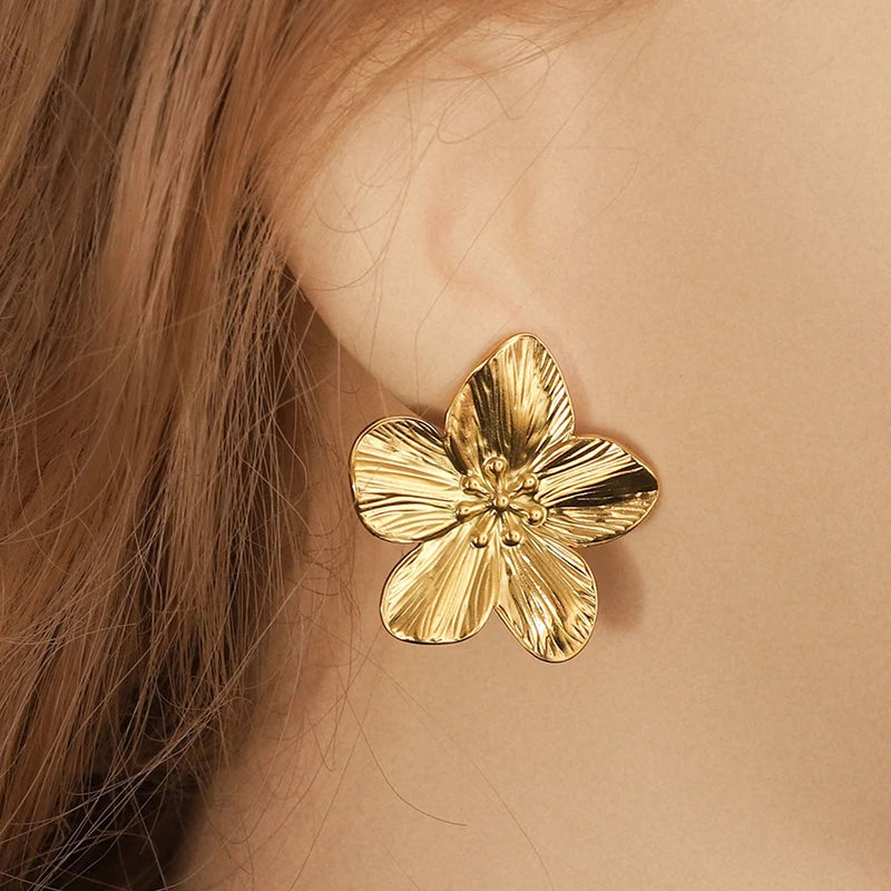 Fleur d’Or – Boucles d’Oreilles Sculpturales